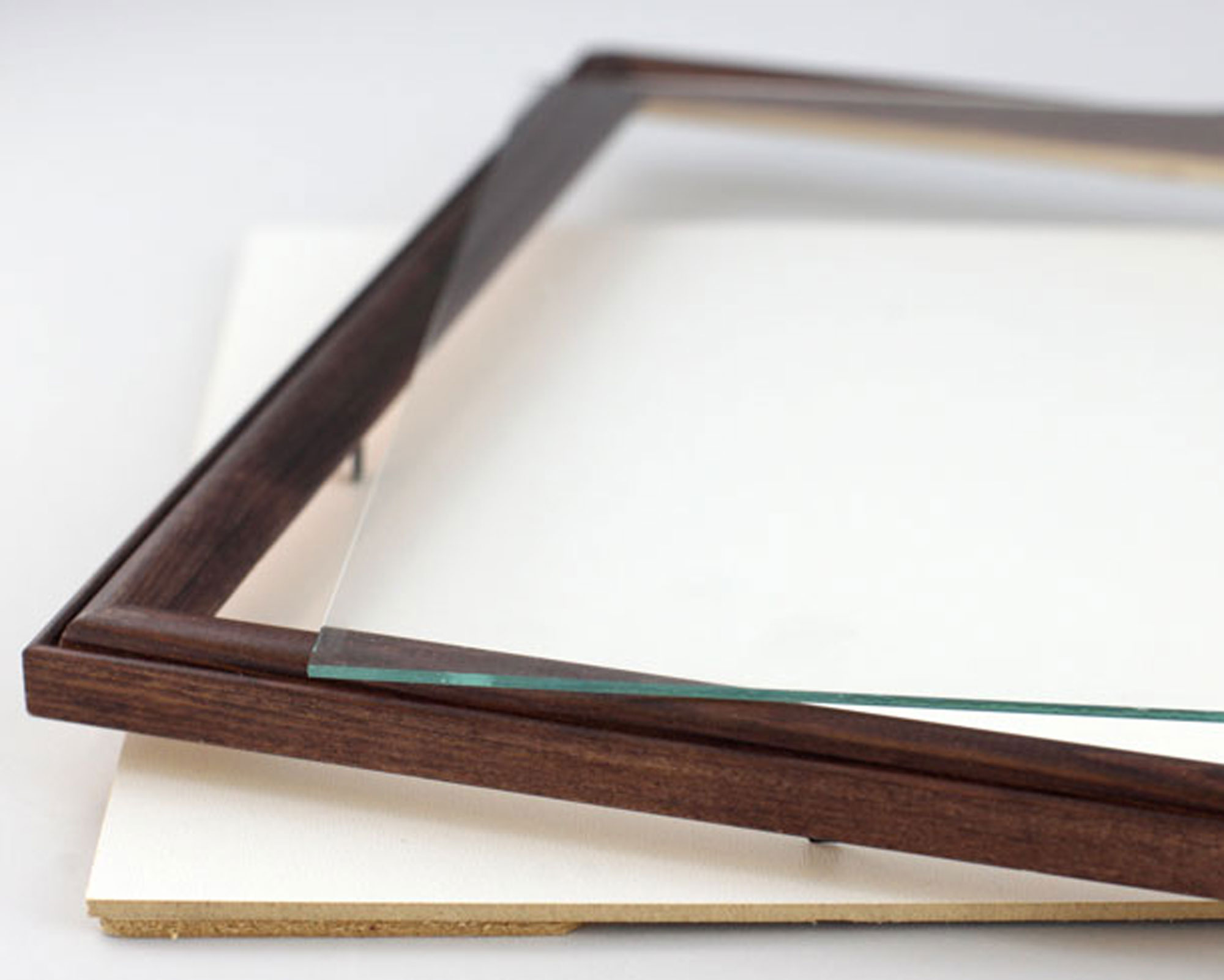 Leano Bilderrahmen aus Holz – Fotorahmen mit Klarglas & Flexipins | Wanddeko & Collage-Rahmen S190 - Farbe: Nuss | Format: 30x30