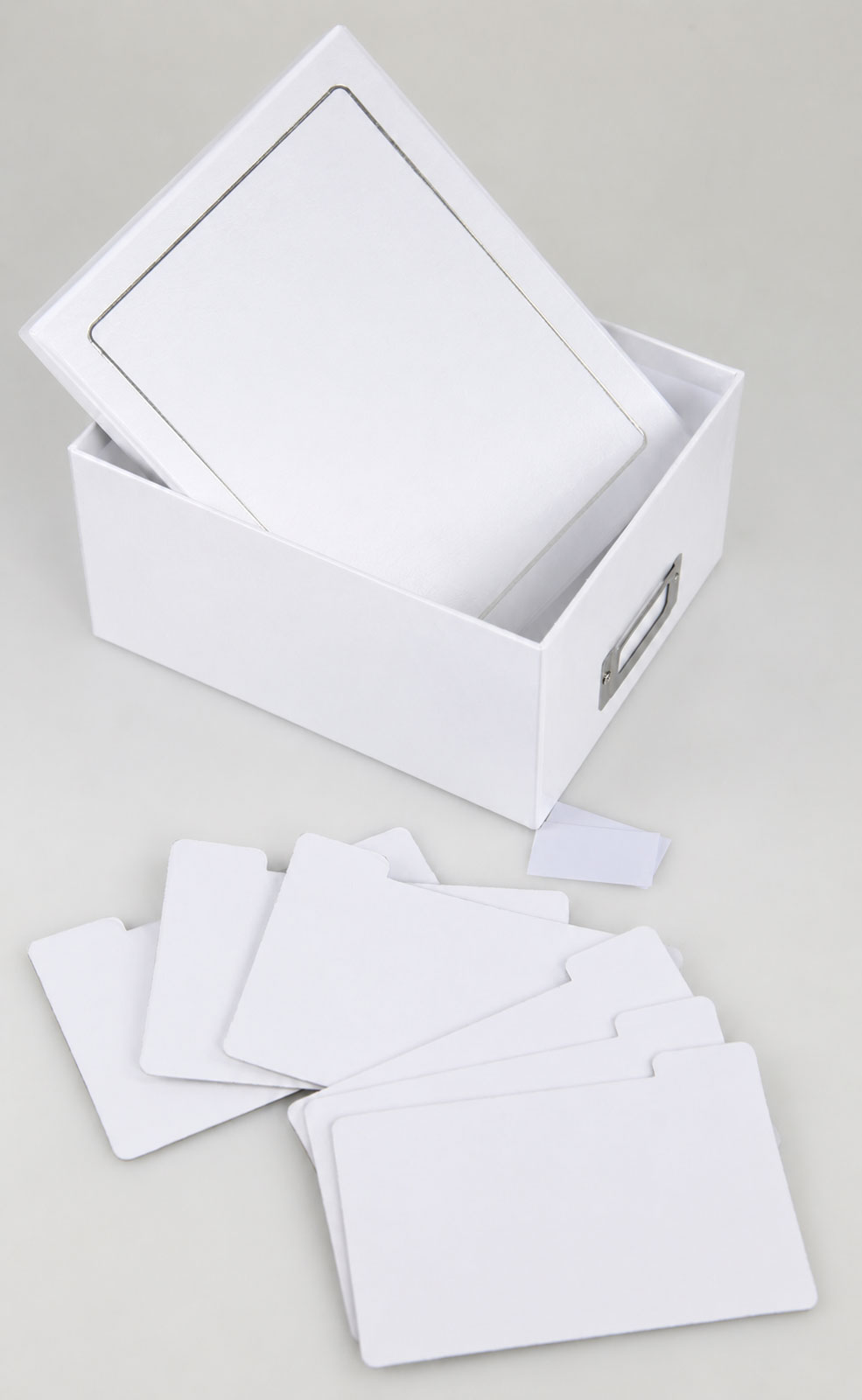 Tradition Photo Box für 700 Fotos 10x15 cm – elegante Fotobox mit Trennkarten, Vinyleinband, Gold- oder Silberprägung, Erinnerungsbox zur Fotoaufbewahrung - Farbe: Weiß